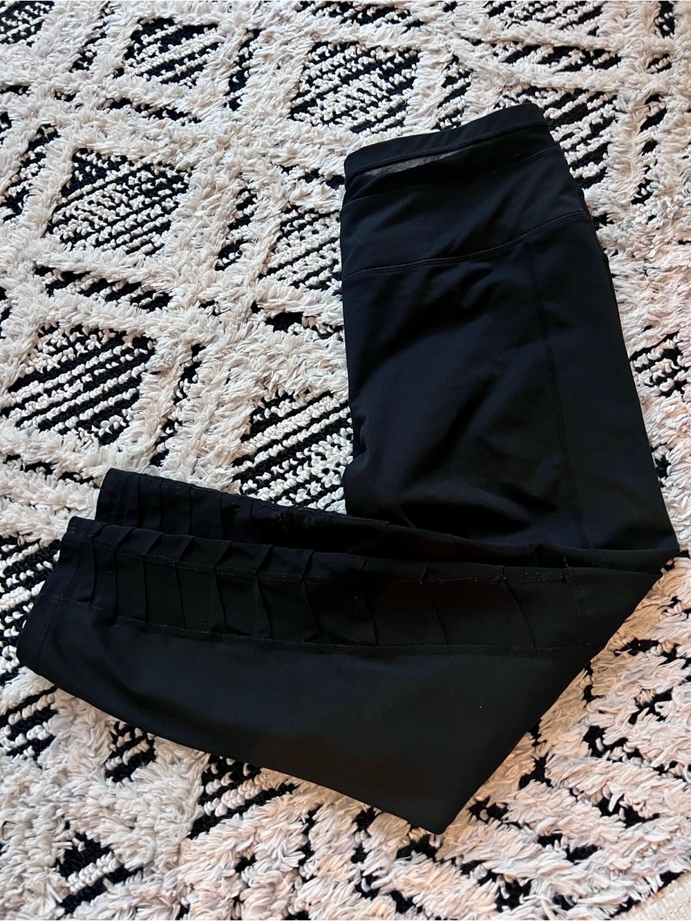 GAIAM Capri Black Logo Yoga Leggings